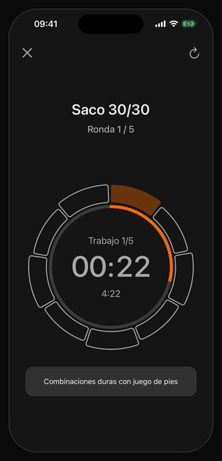 El temporizador de Bell en marcha: Saco 30/30, Ronda 1 / 5, Trabajo 1/5, 00:22 en el centro, 4:22 justo debajo y, al pie, Combinaciones duras con juego de pies