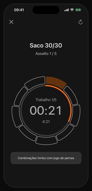 O cronômetro do Bell em andamento: Saco 30/30, Assalto 1 / 5, Trabalho 1/5, 00:21 no centro, 4:21 logo abaixo e, no rodapé, Combinações fortes com jogo de pernas